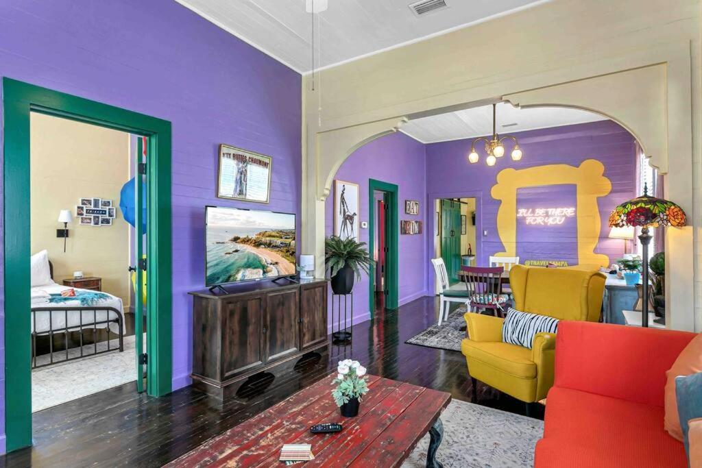 Friends Airbnb Themed 2Bed 2Bath Walkable To All Of Ybor Tampa Bagian luar foto