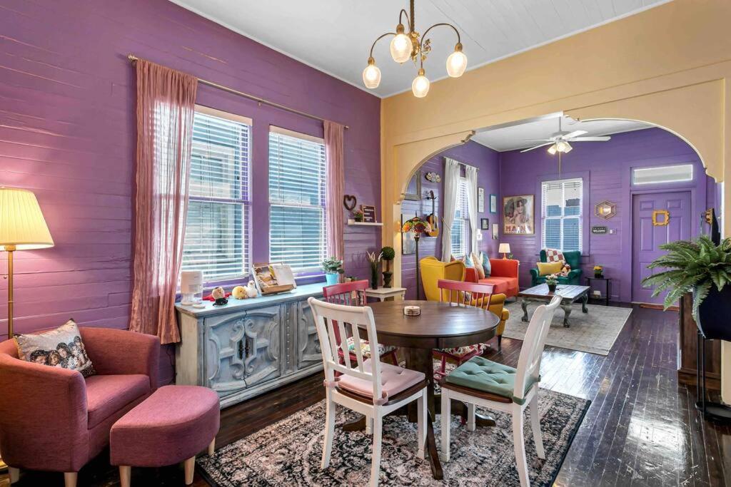 Friends Airbnb Themed 2Bed 2Bath Walkable To All Of Ybor Tampa Bagian luar foto