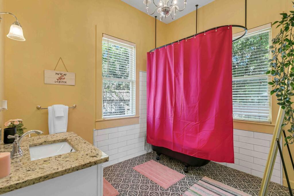 Friends Airbnb Themed 2Bed 2Bath Walkable To All Of Ybor Tampa Bagian luar foto