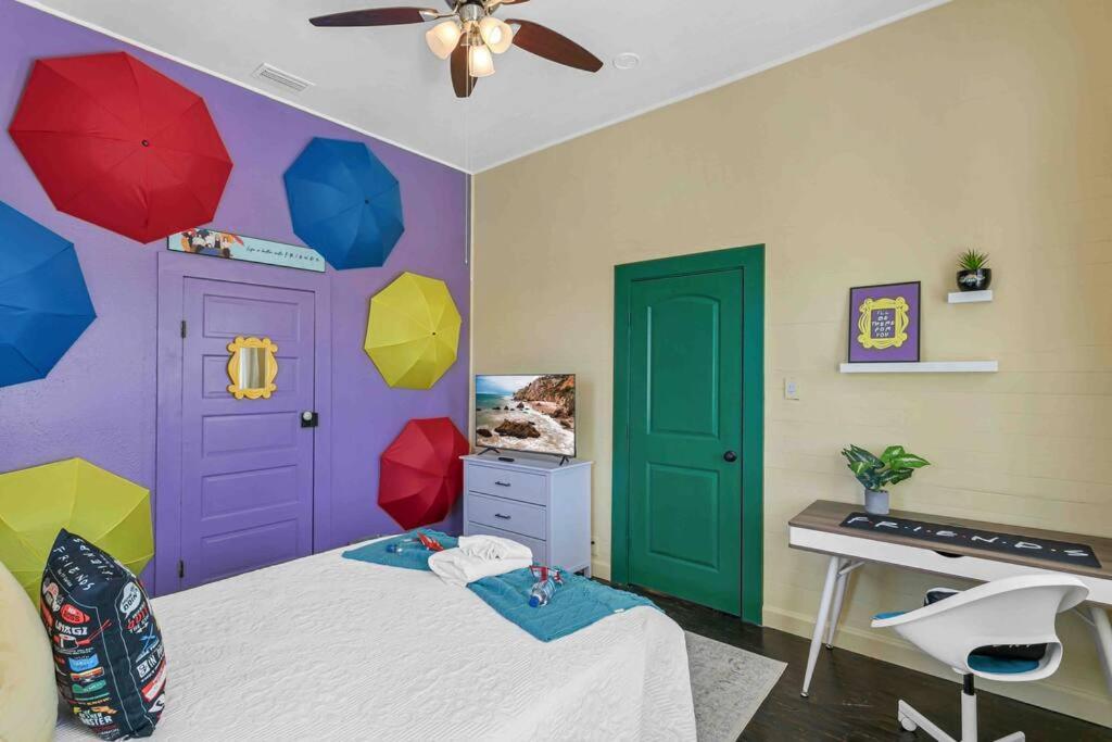 Friends Airbnb Themed 2Bed 2Bath Walkable To All Of Ybor Tampa Bagian luar foto