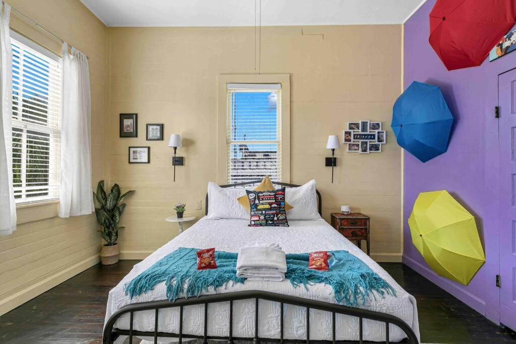 Friends Airbnb Themed 2Bed 2Bath Walkable To All Of Ybor Tampa Bagian luar foto